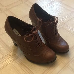 American Eagle Oxford Short Booties